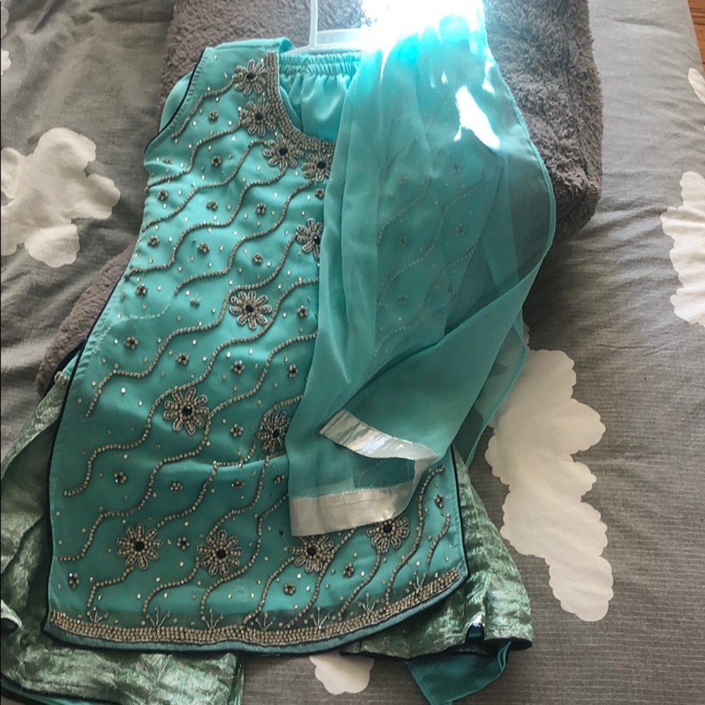 Pakistani shalwar Kameez